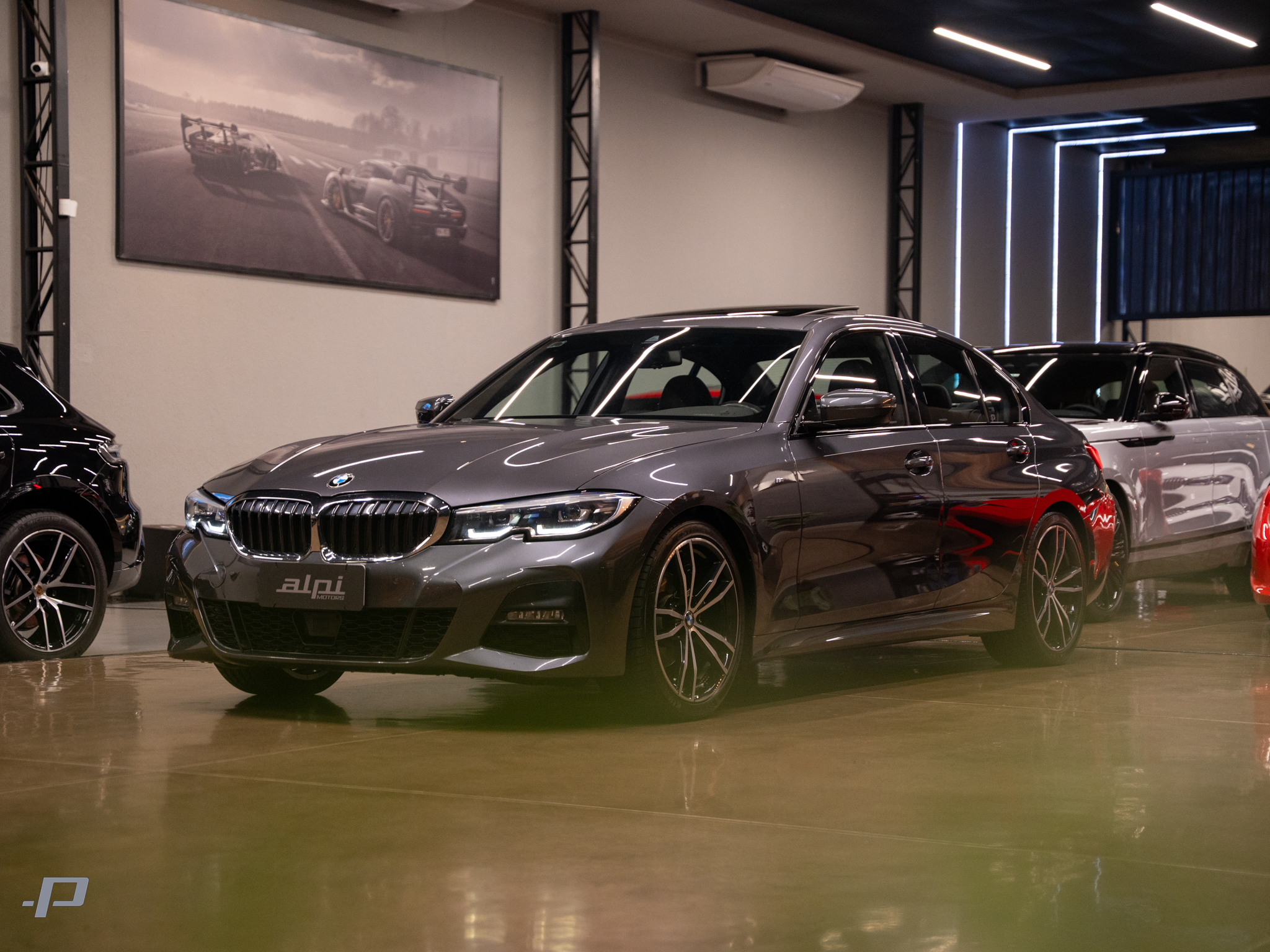 320i-03