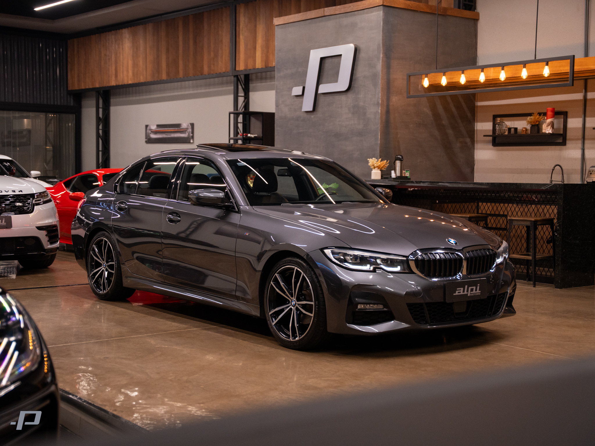 320i-04