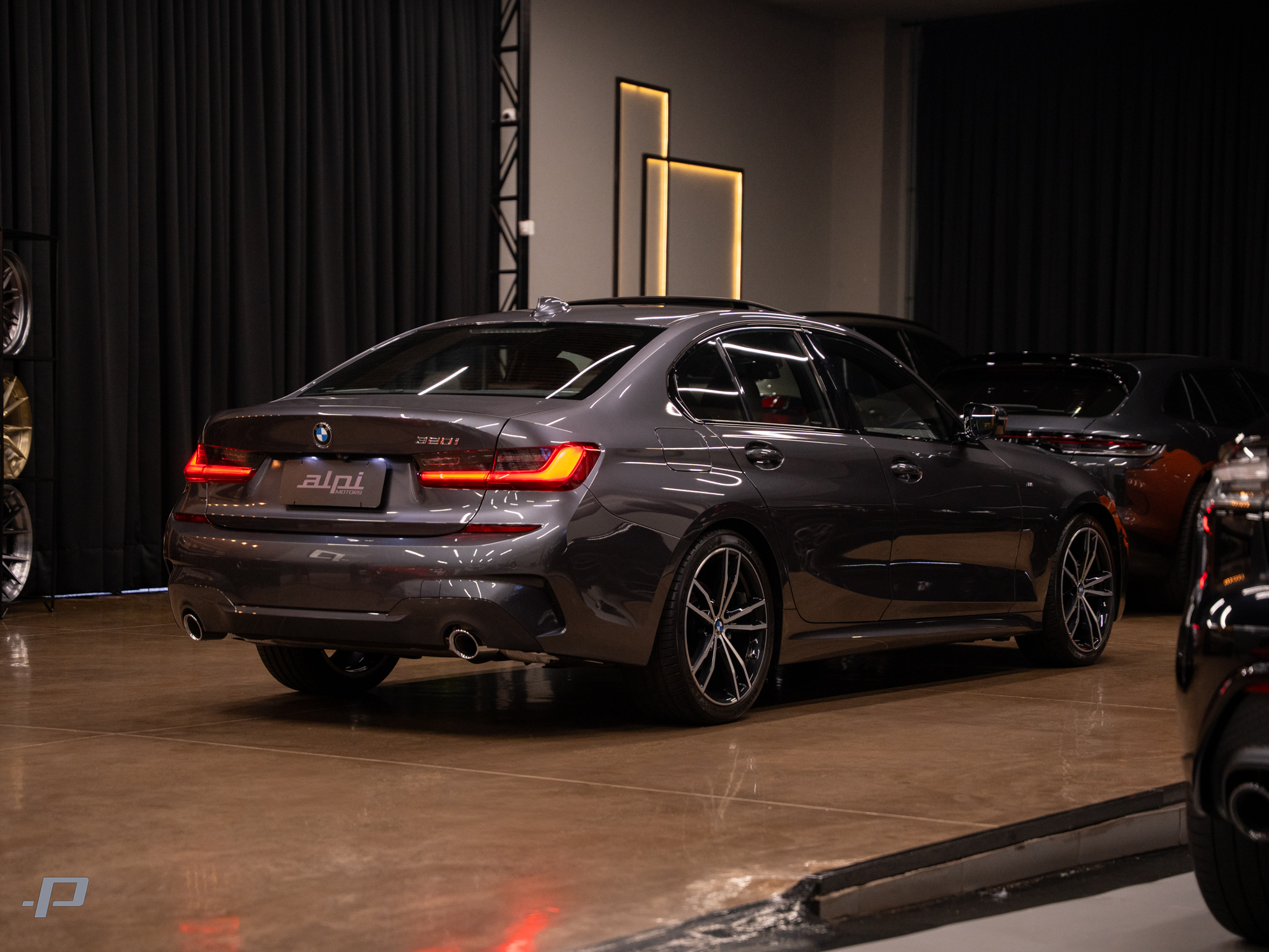320i-08