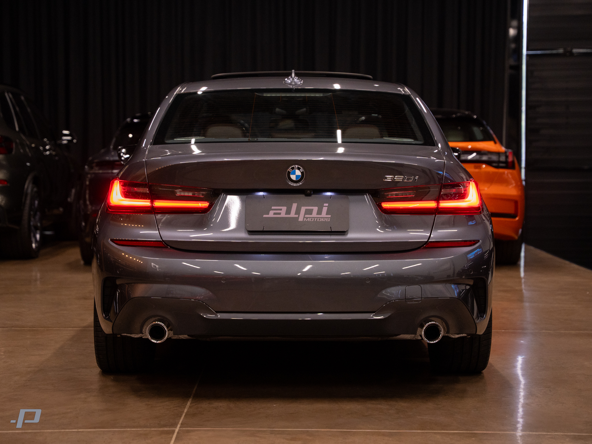320i-09