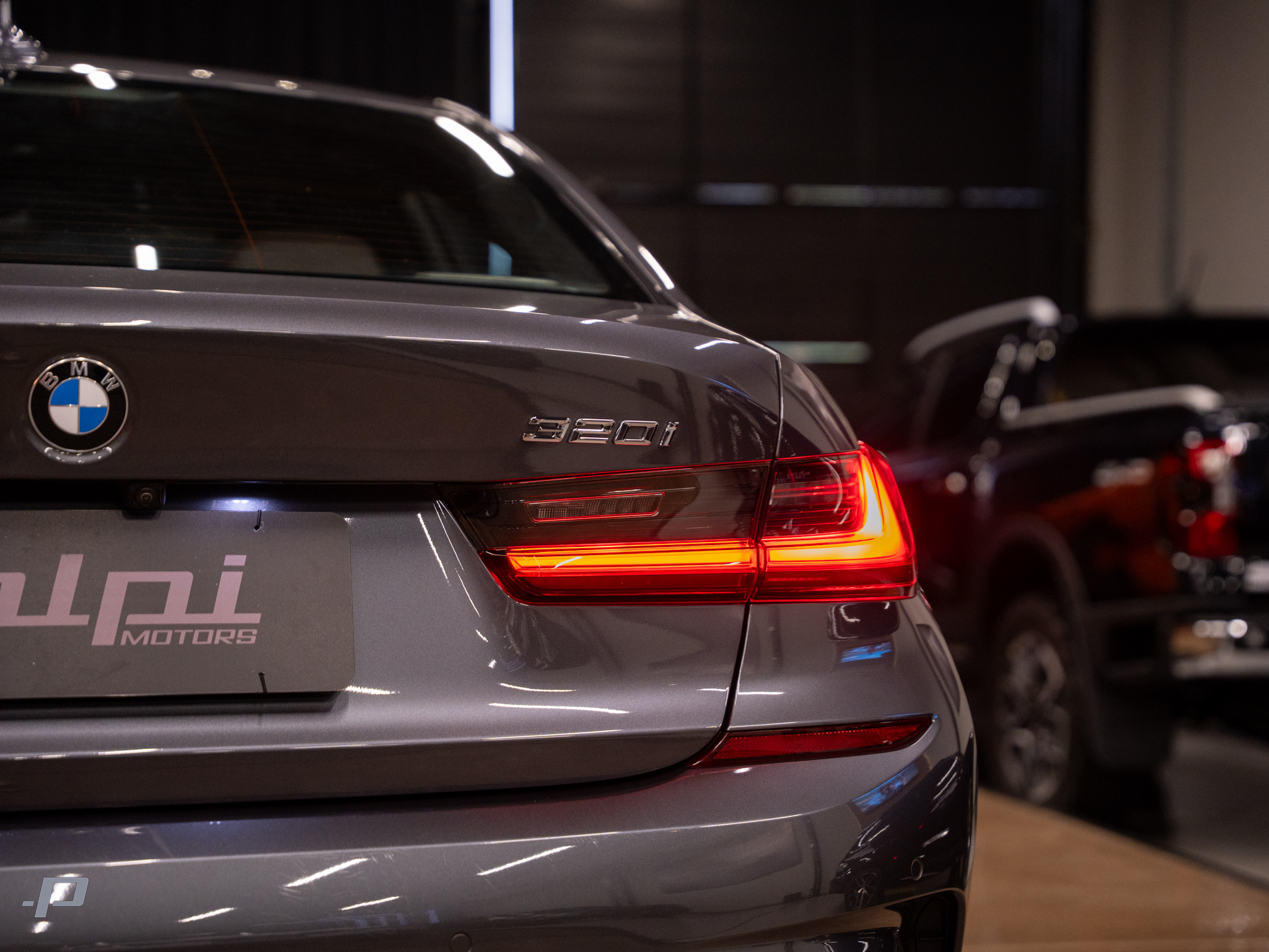 320i-11