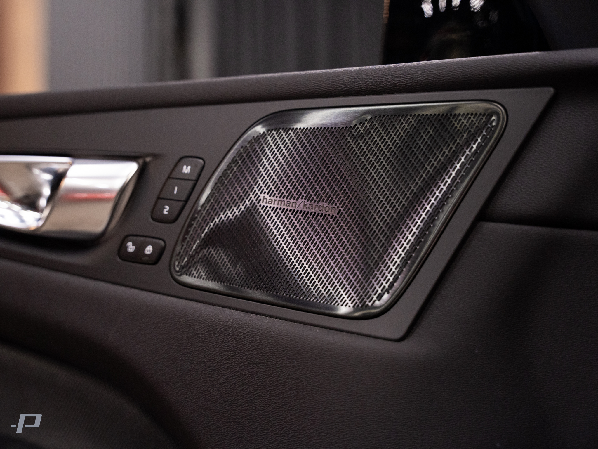 VOLVO XC60 T8 R DESIGN 2022 - ALPI MOTORS_Página_20