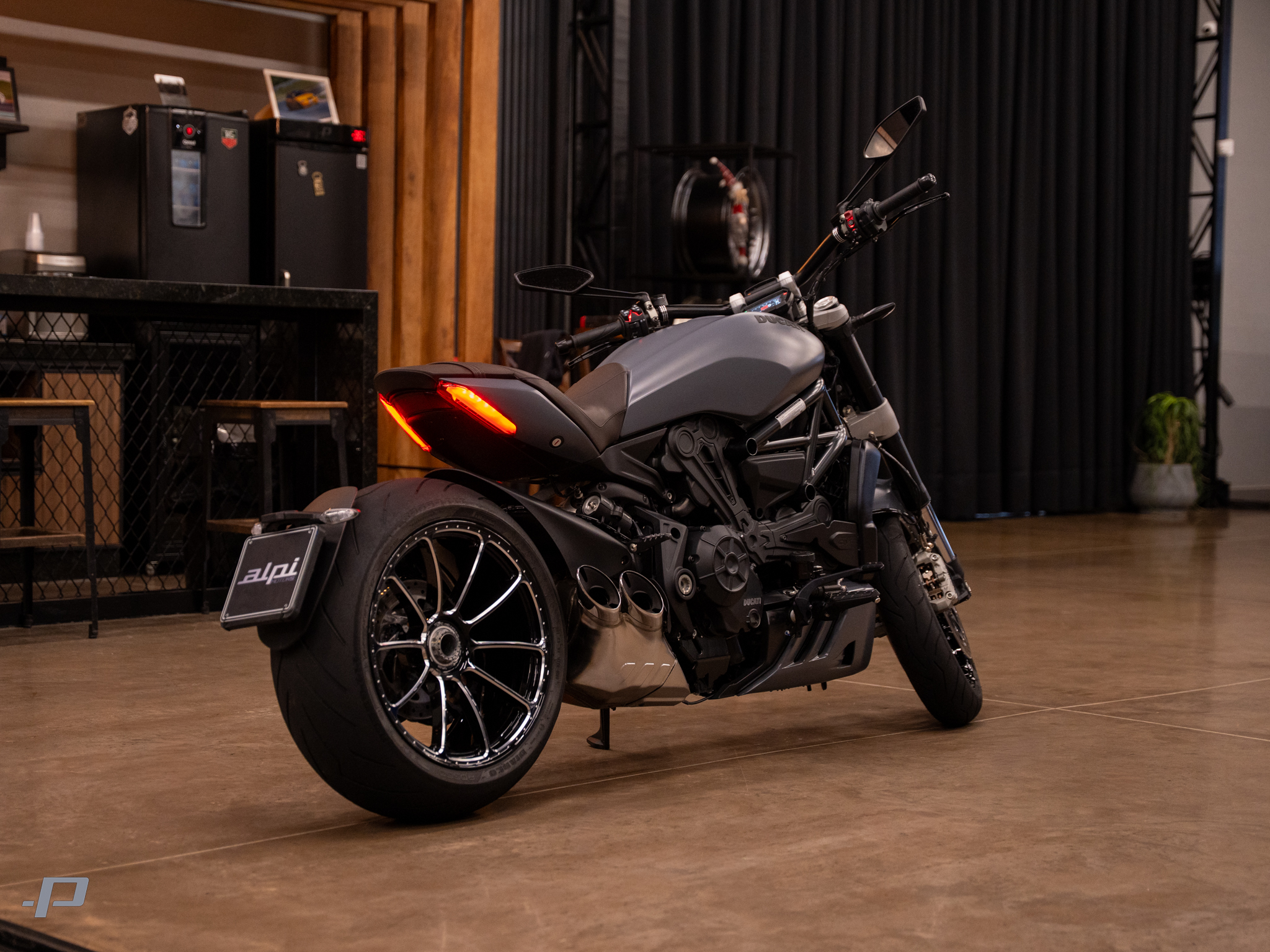 XDIAVEL-19